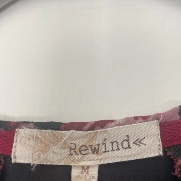 Rewind 3/4 sleeve blouse. Size medium. Rose patterned - Picture 2 of 4